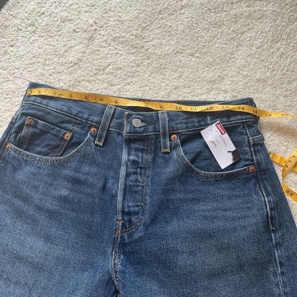 NWT Levi's 501 Mid Thigh Women's Denim Shorts Size 28 - Picture 6 of 10